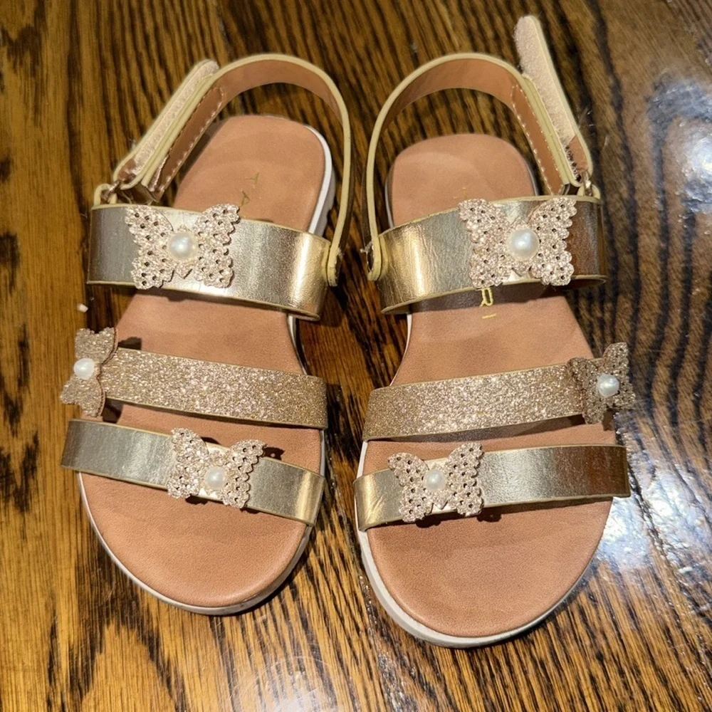 Tahari Gold Kids Sandals with Pearl Accents 7C